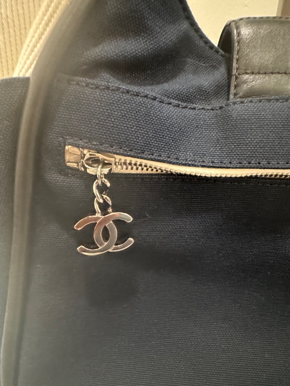 CHANEL Cruise Rope Cabas Tote with Turn-Lock - Picture 6 of 9